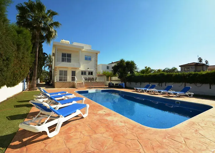 Chloe Айя-Напа