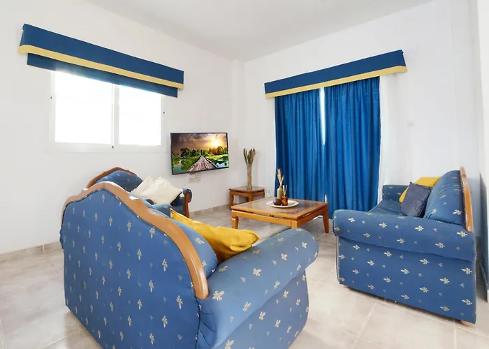 Chloe Айя-Напа